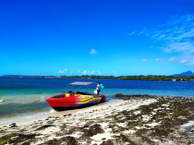 Taxi boat to Île aux Cerfs