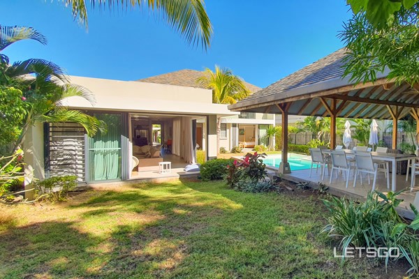 Prestige Villa garden